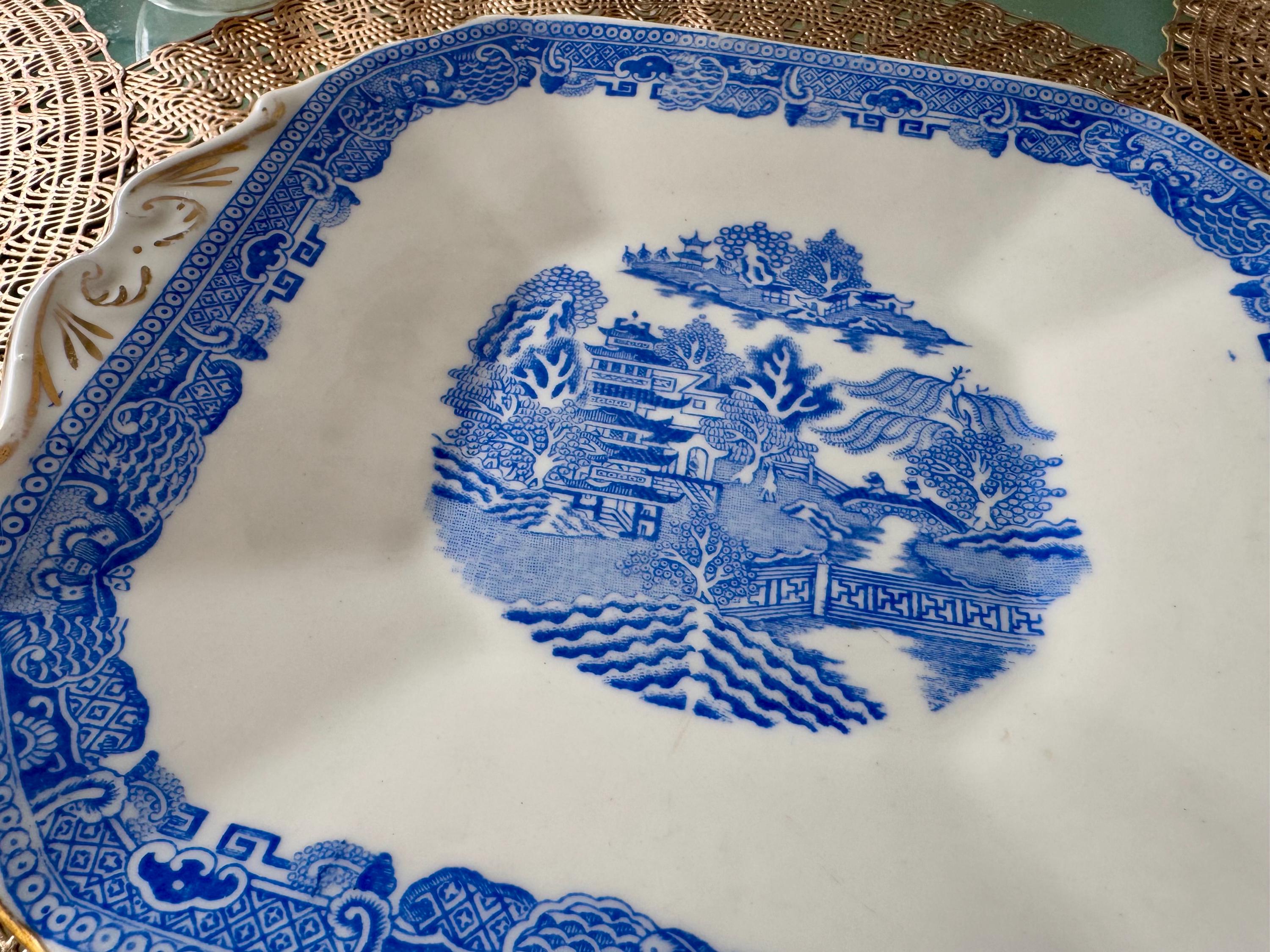 Antique Edwards & Brown Blue Willow Handled Serving Plate – Made in England (1874-1932), detail view 9