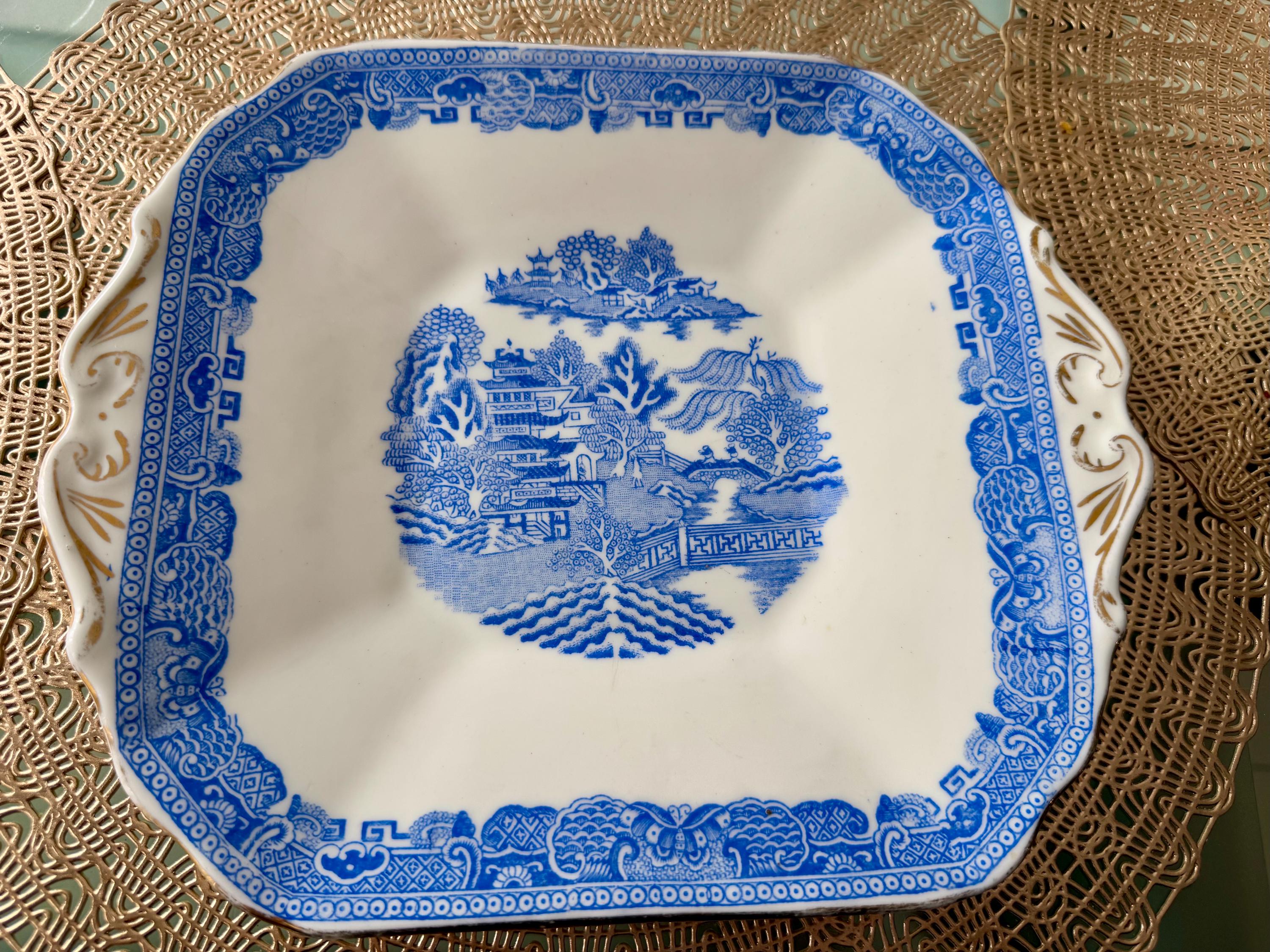 Antique Edwards & Brown Blue Willow Handled Serving Plate – Made in England (1874-1932), detail view 1