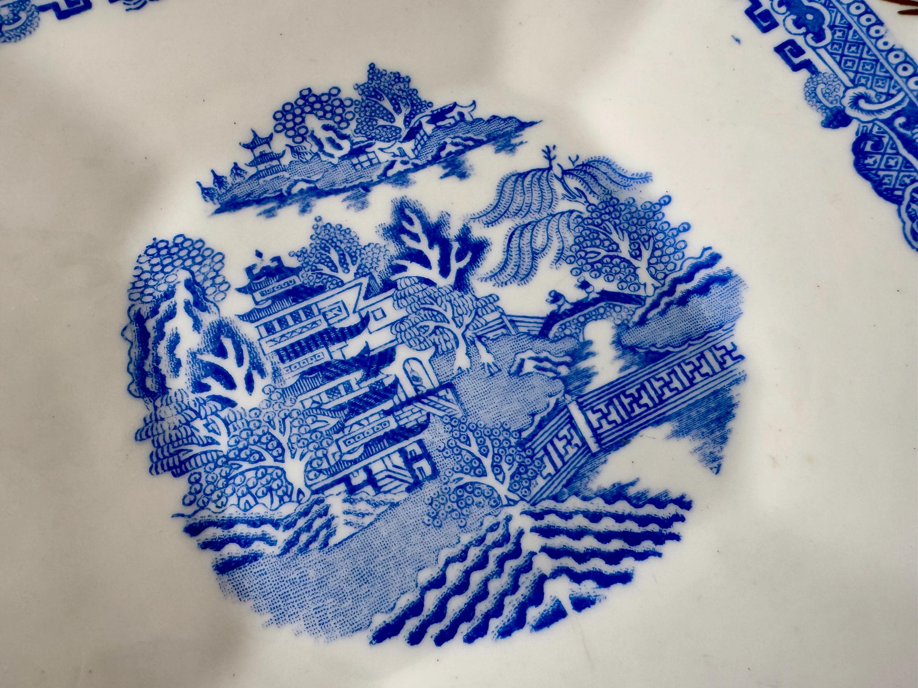 Antique Edwards & Brown Blue Willow Handled Serving Plate – Made in England (1874-1932), detail view 2