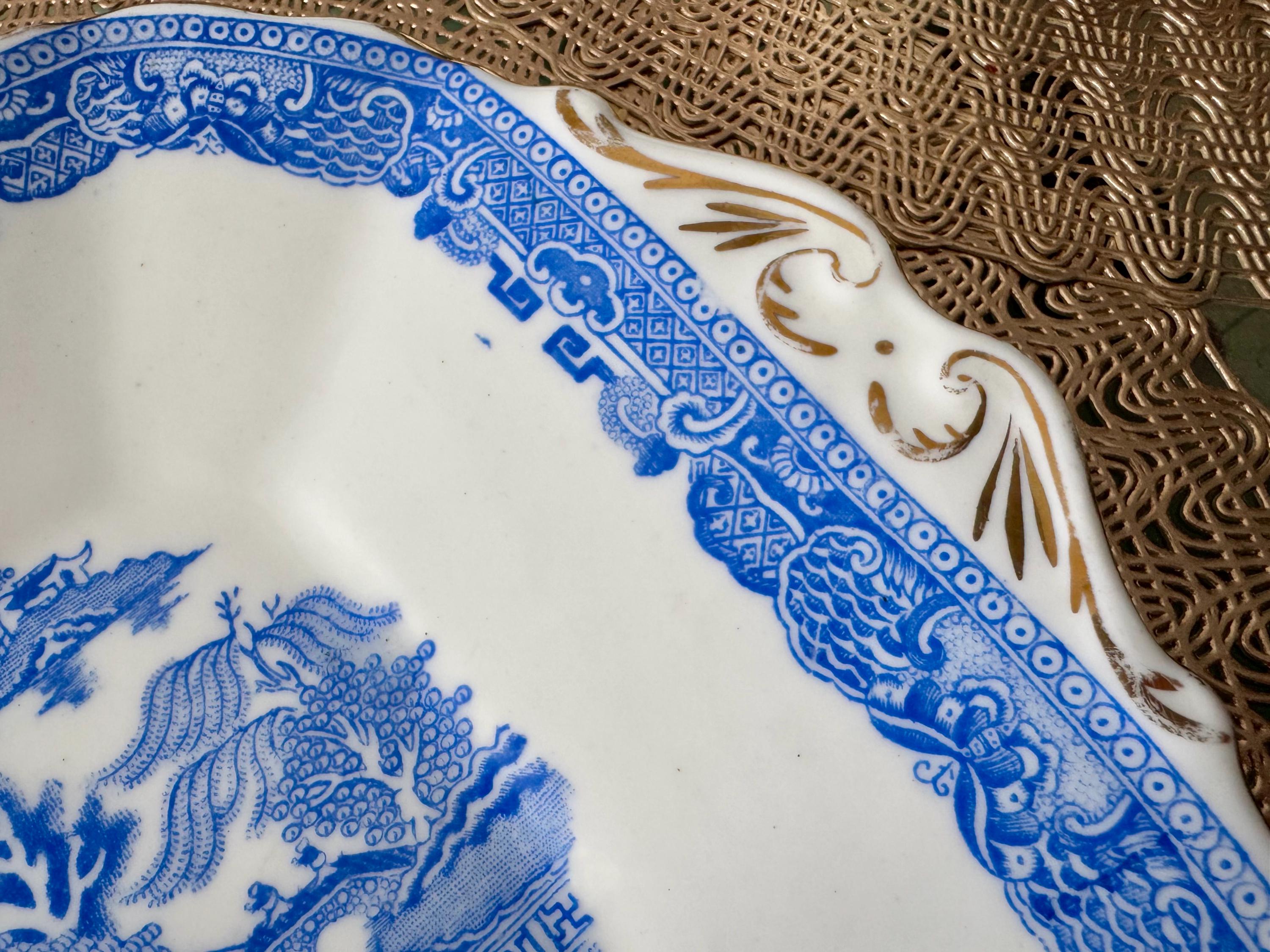 Antique Edwards & Brown Blue Willow Handled Serving Plate – Made in England (1874-1932), detail view 3