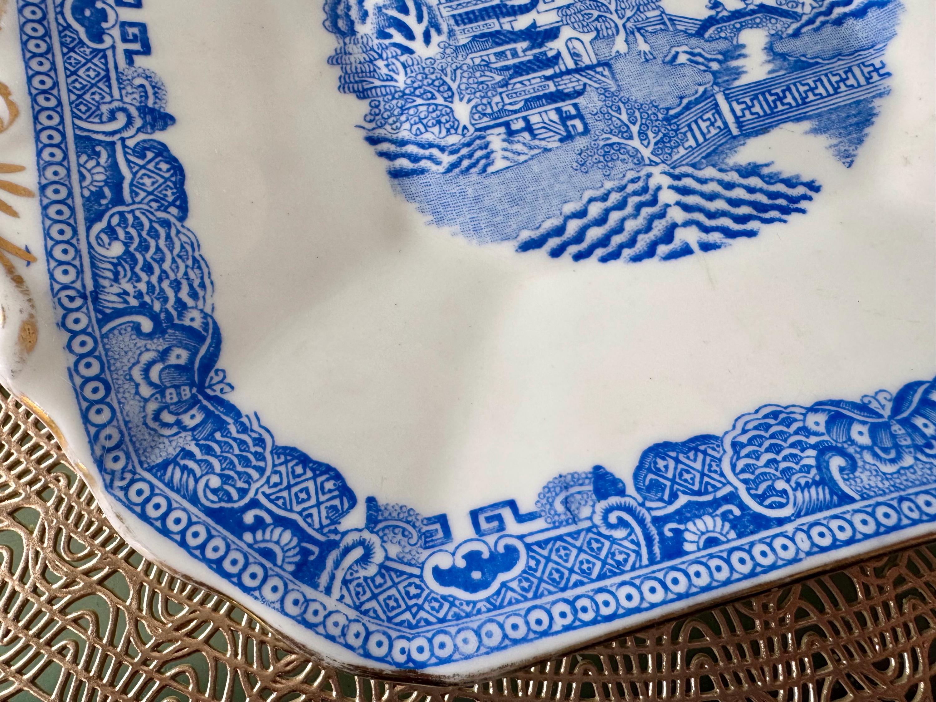 Antique Edwards & Brown Blue Willow Handled Serving Plate – Made in England (1874-1932), detail view 5