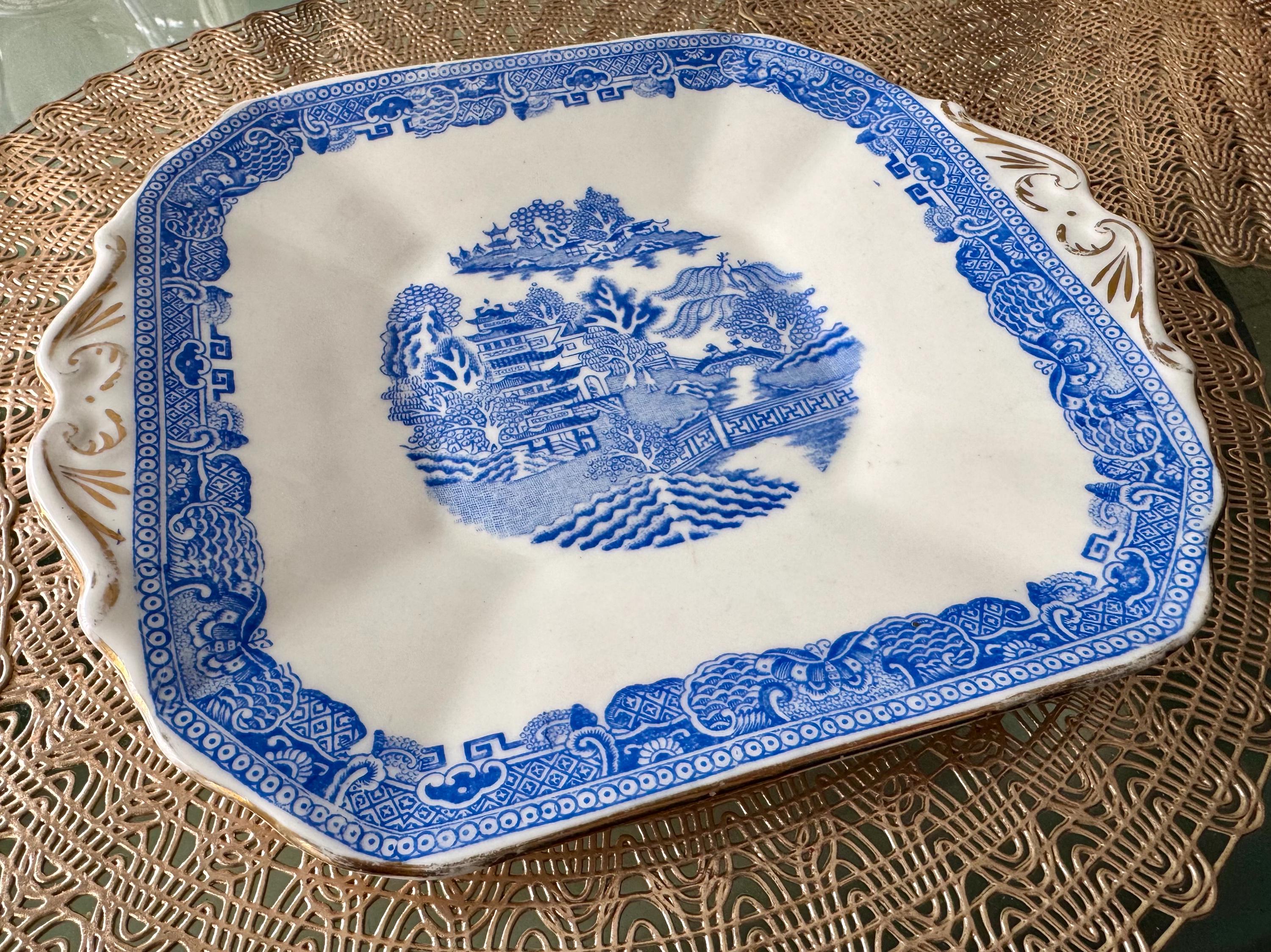 Antique Edwards & Brown Blue Willow Handled Serving Plate – Made in England (1874-1932), detail view 7