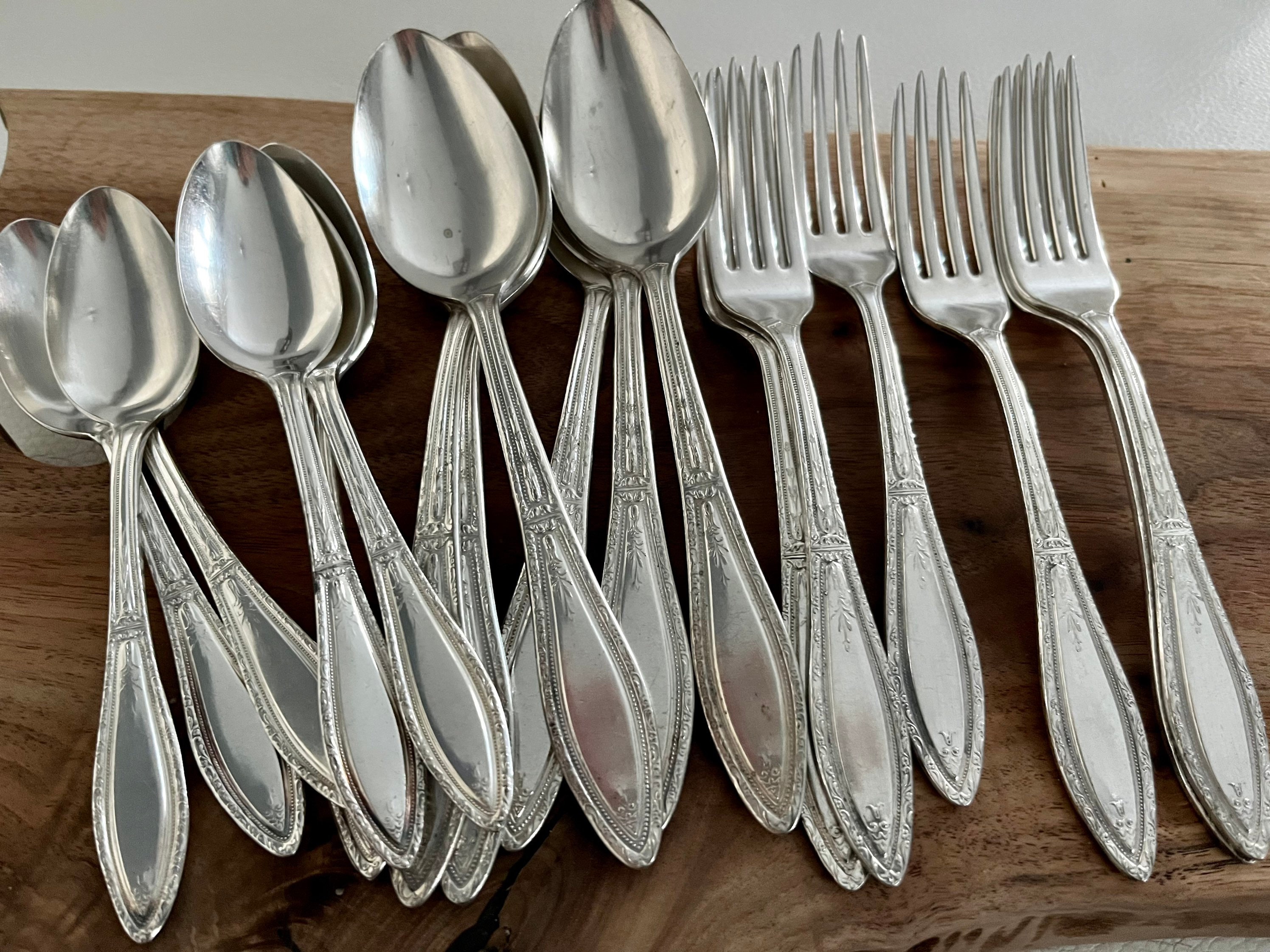 Antique Silver Oneida Mystic-Coronet (Silverplate, 1926) – 25-Piece Silverware Set for 6, detail view 2