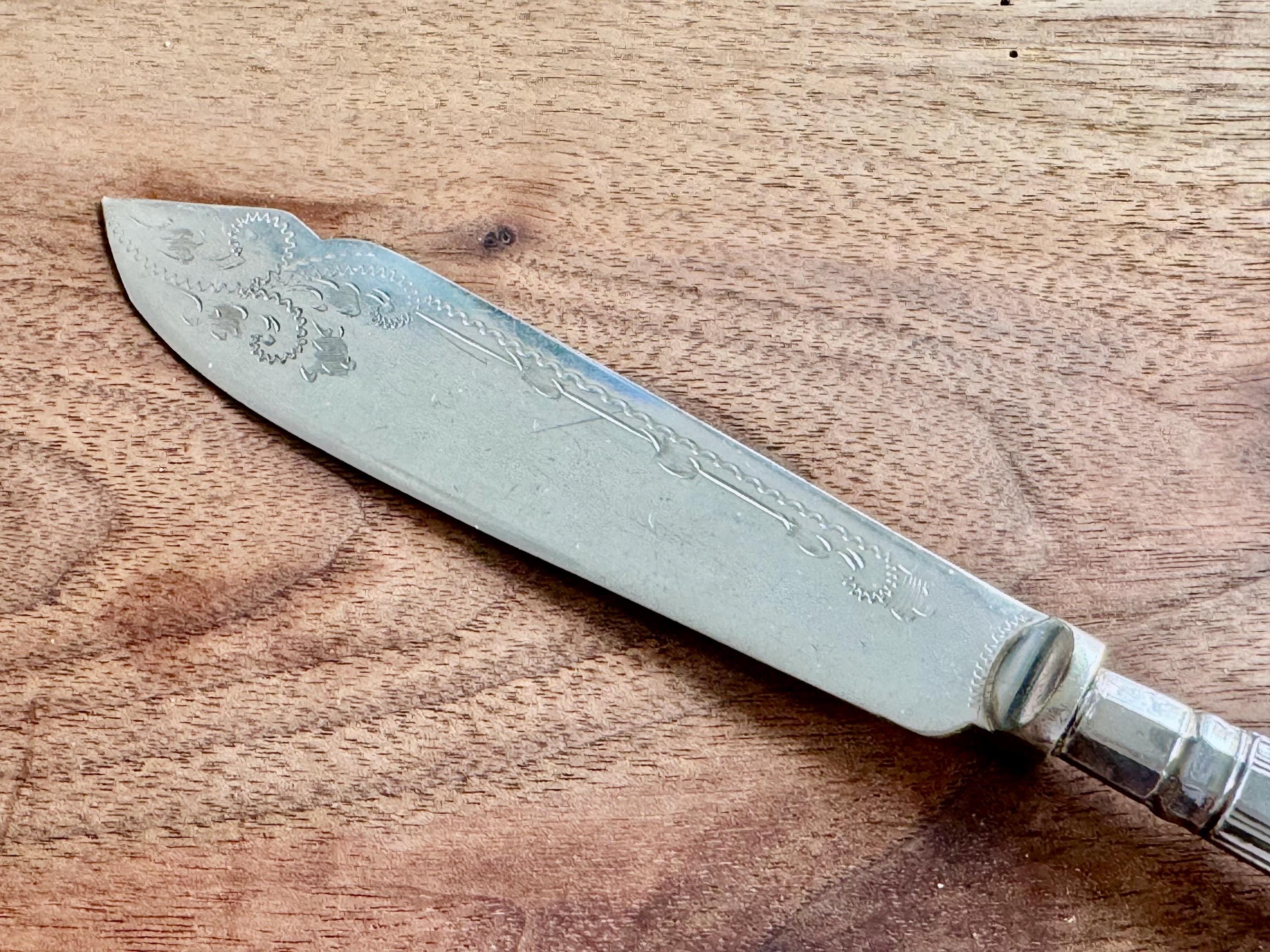 Antique Sterling Silver Handle Fish Knife – Ornate & Engraved – Sheffield 1923 – Silverplate Blade, detail view 6