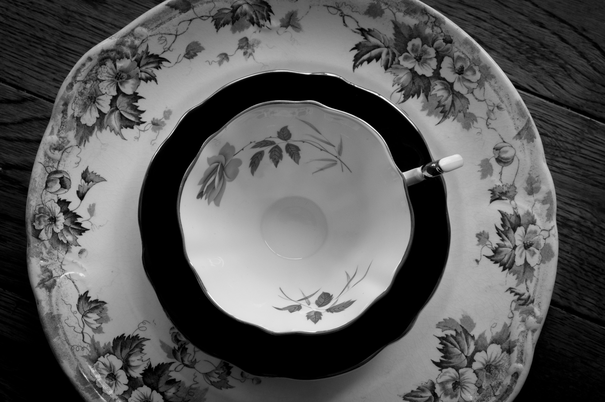 Silver tray with coffee cups