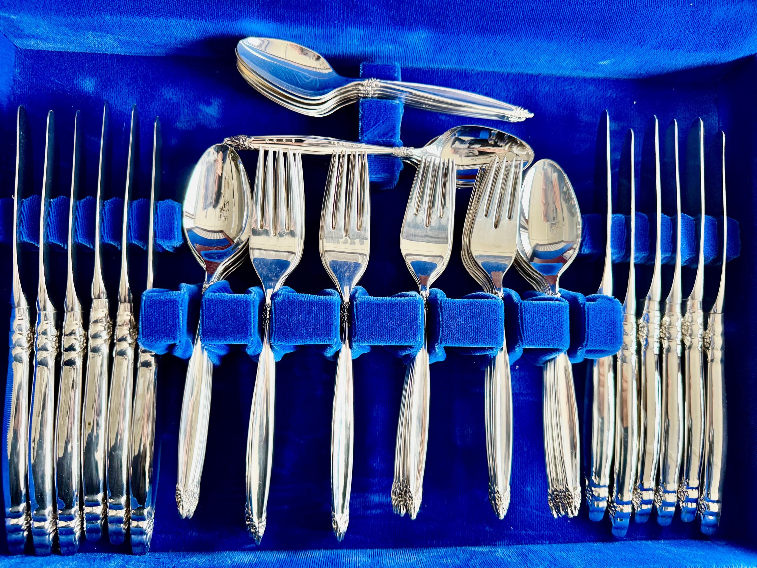 Complete Vintage 1847 Rogers Bros “Garland” Silverware Set for 12 – 60 Pieces, front view