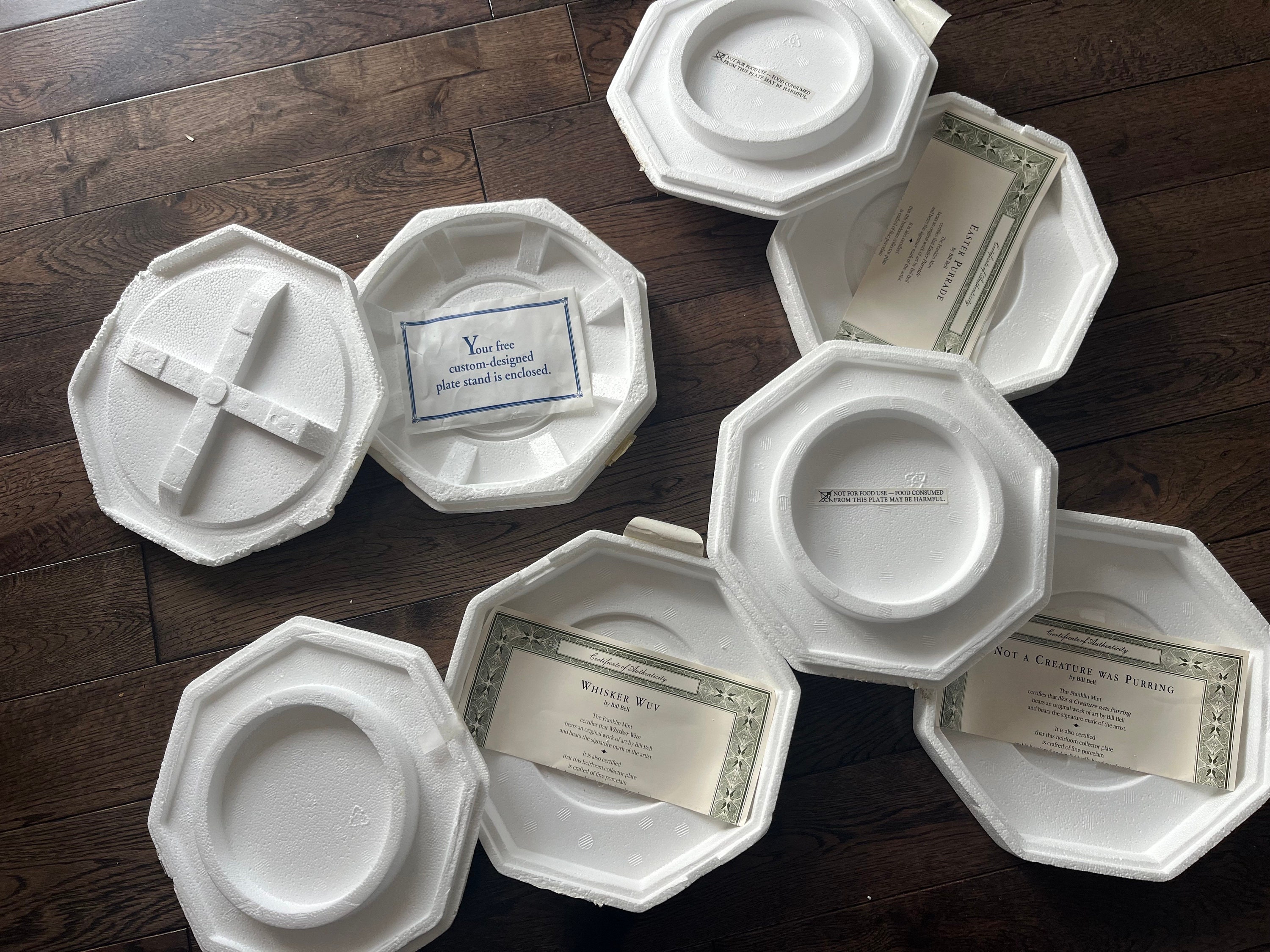 Franklin Mint Heirloom - Super Bright and Fun Decor - Decorative Plates 8” - Christmas, Easter & Valentines, detail view 9