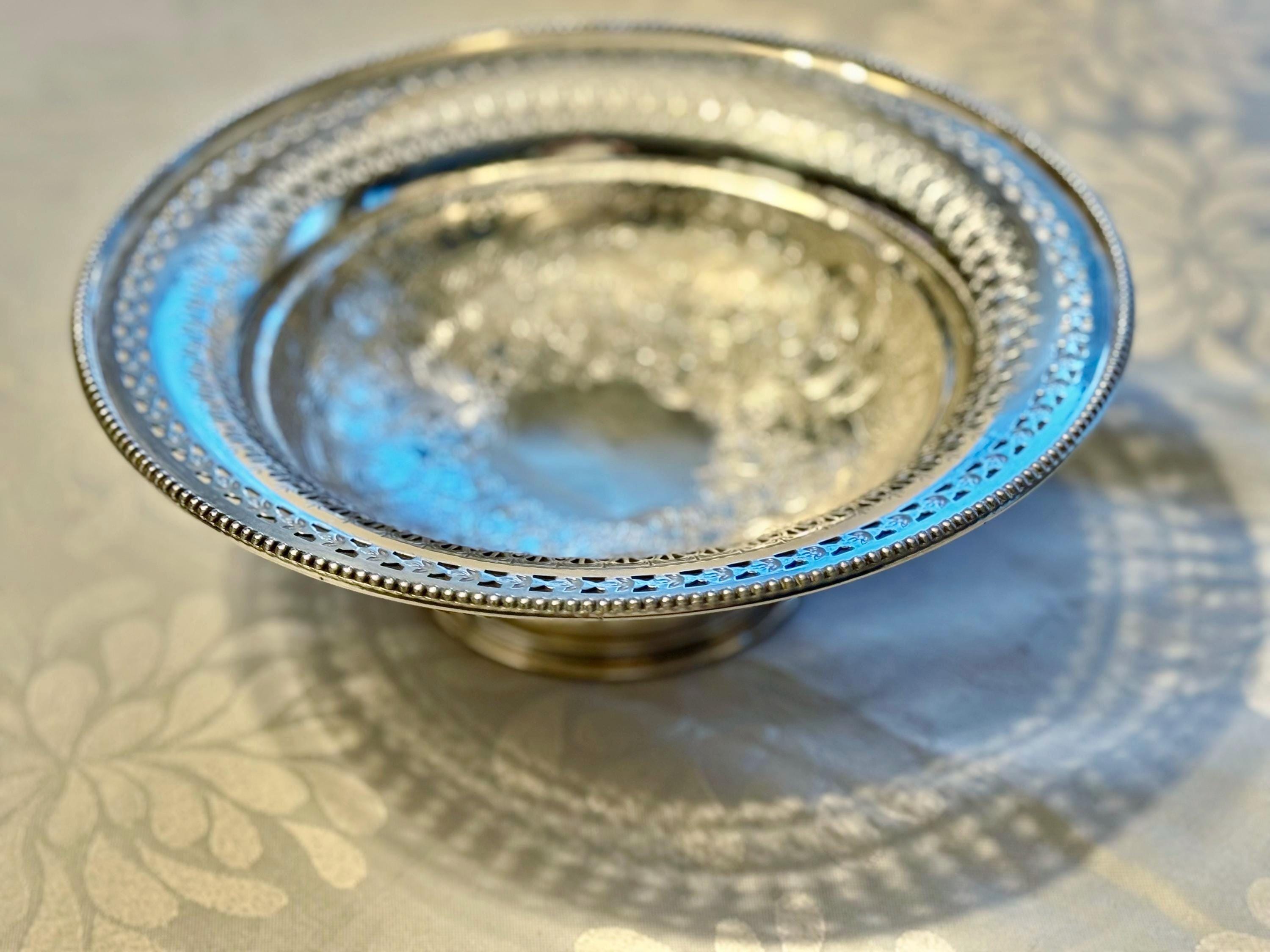 Heavy Antique Silverplate “Cavendish Plate” Pedestal Serving Bowl – Made in England, detail view 3