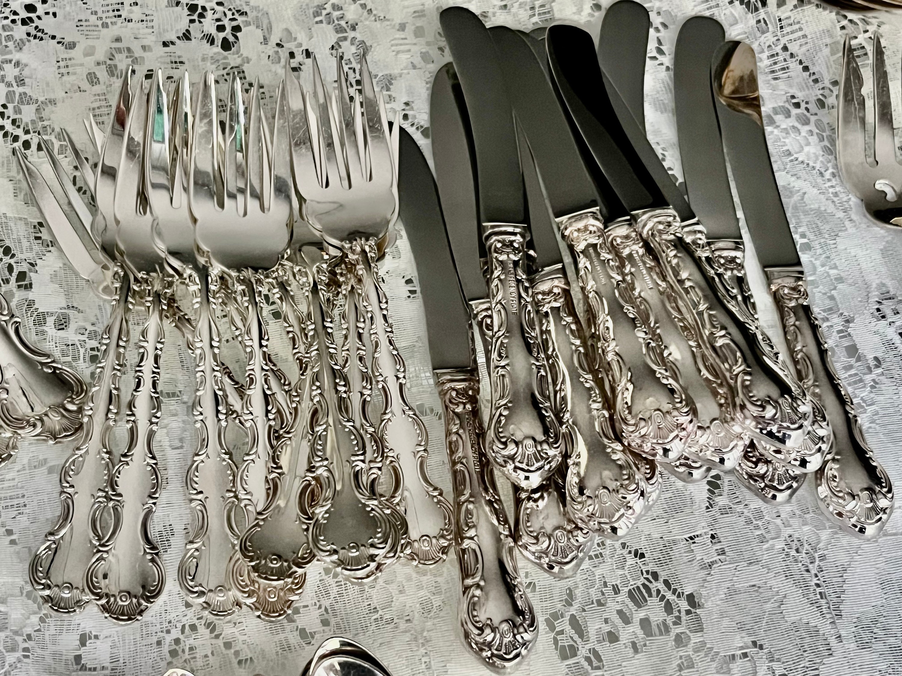 Huge Silverware Set for 12 Persons — Birks Regency Plate Silverplate — Louis De France, detail view 9