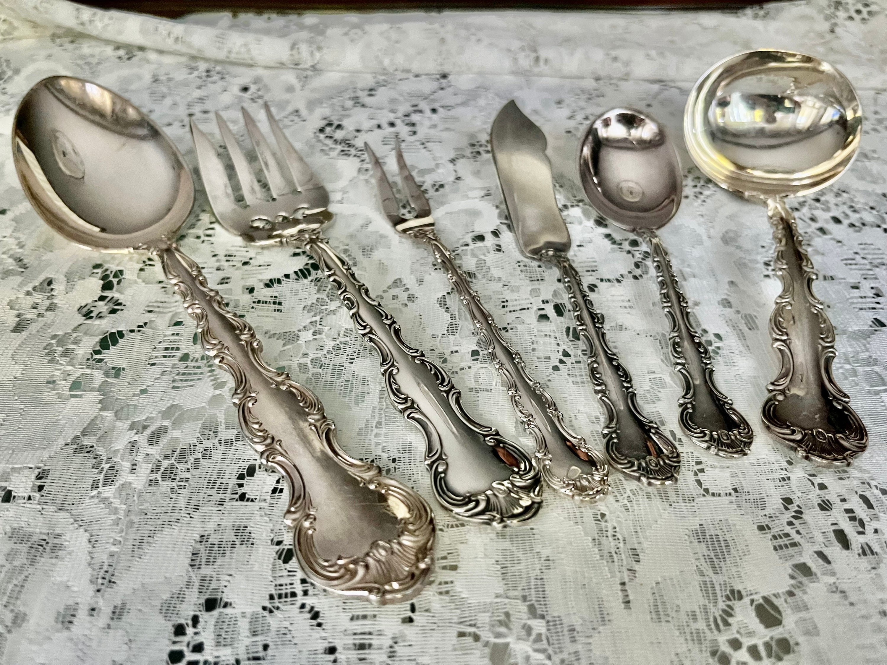 Huge Silverware Set for 12 Persons — Birks Regency Plate Silverplate — Louis De France, detail view 7