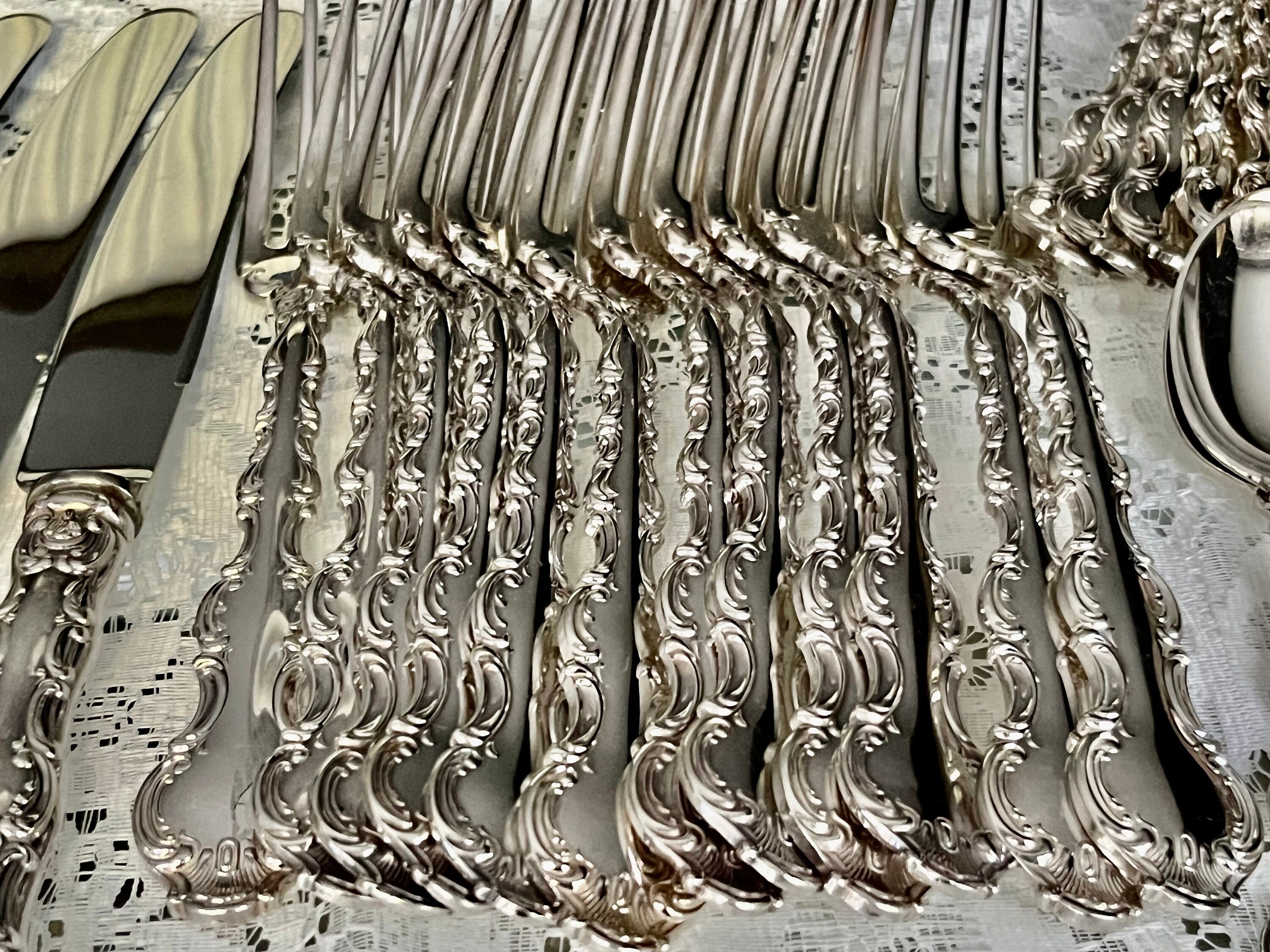 Huge Silverware Set for 12 Persons — Birks Regency Plate Silverplate — Louis De France, detail view 8