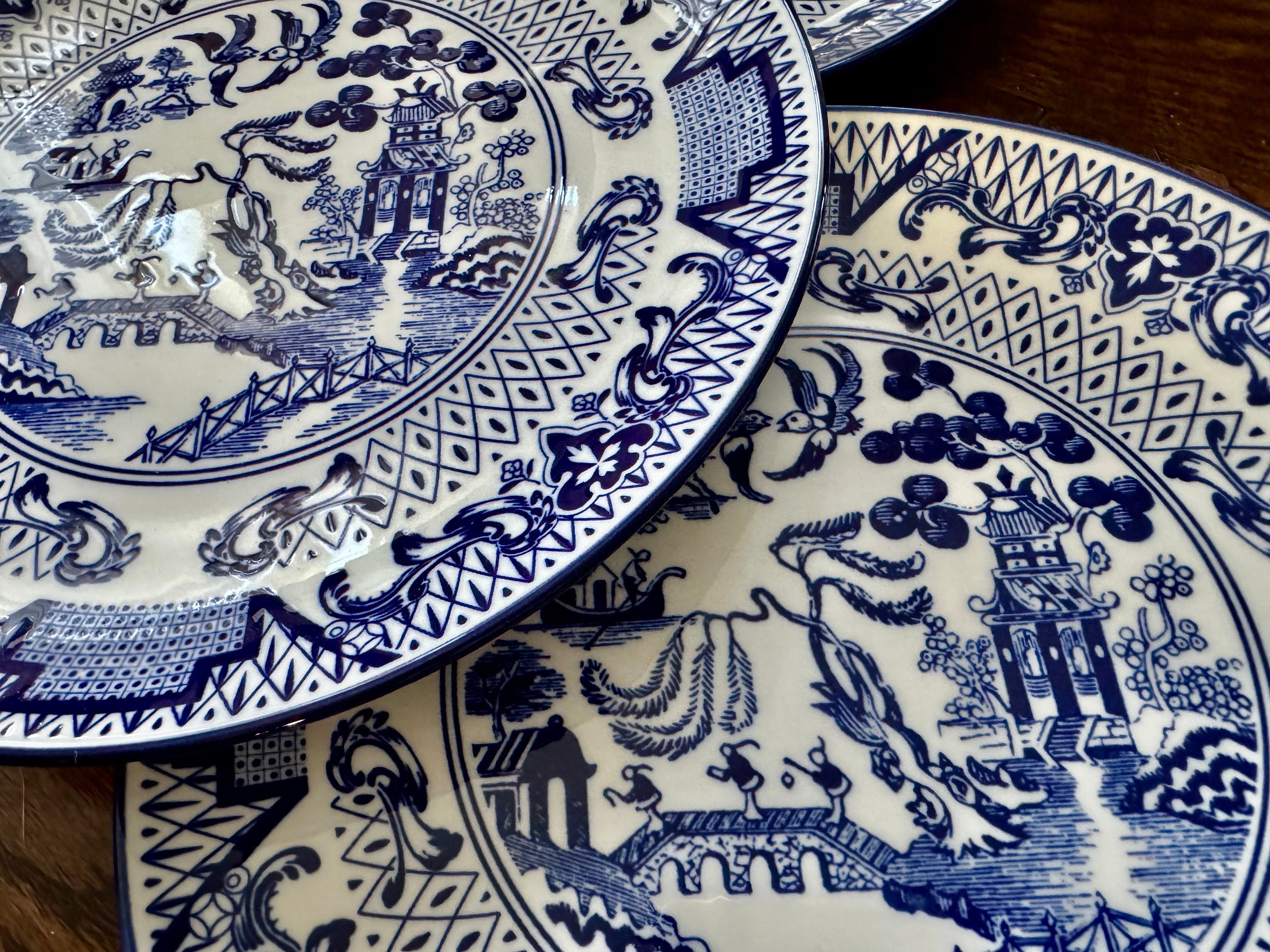 NEW English Blue Willow - Set of 4 Plates -  Eaton Fine Dining - British Design, detail view 2