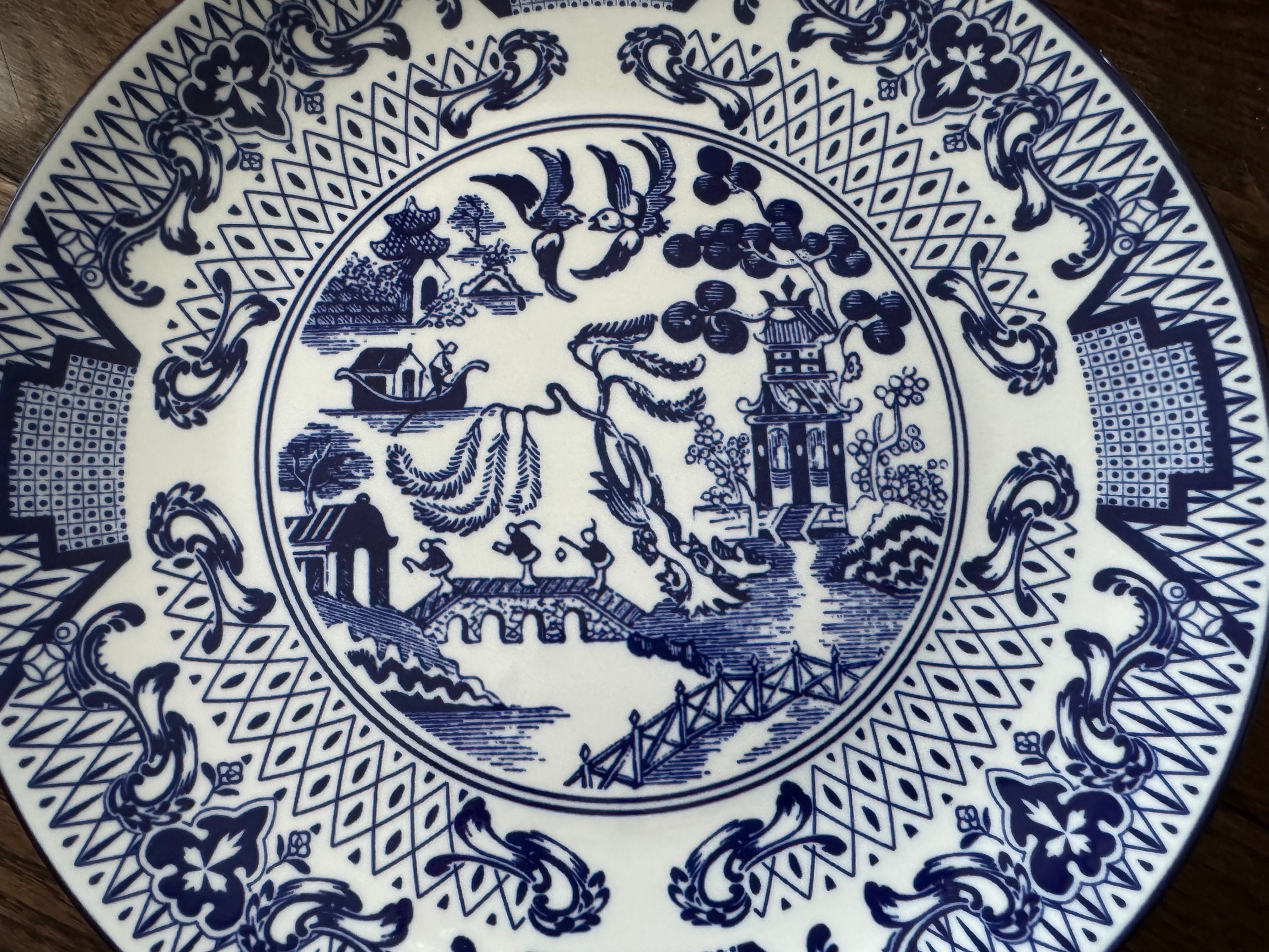 NEW English Blue Willow - Set of 4 Plates -  Eaton Fine Dining - British Design, detail view 7