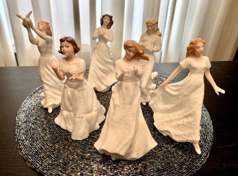 Royal Doulton “With Love” (1992) – HN 3393 – sentiments & white christmas collection – mint condition, detail view 5