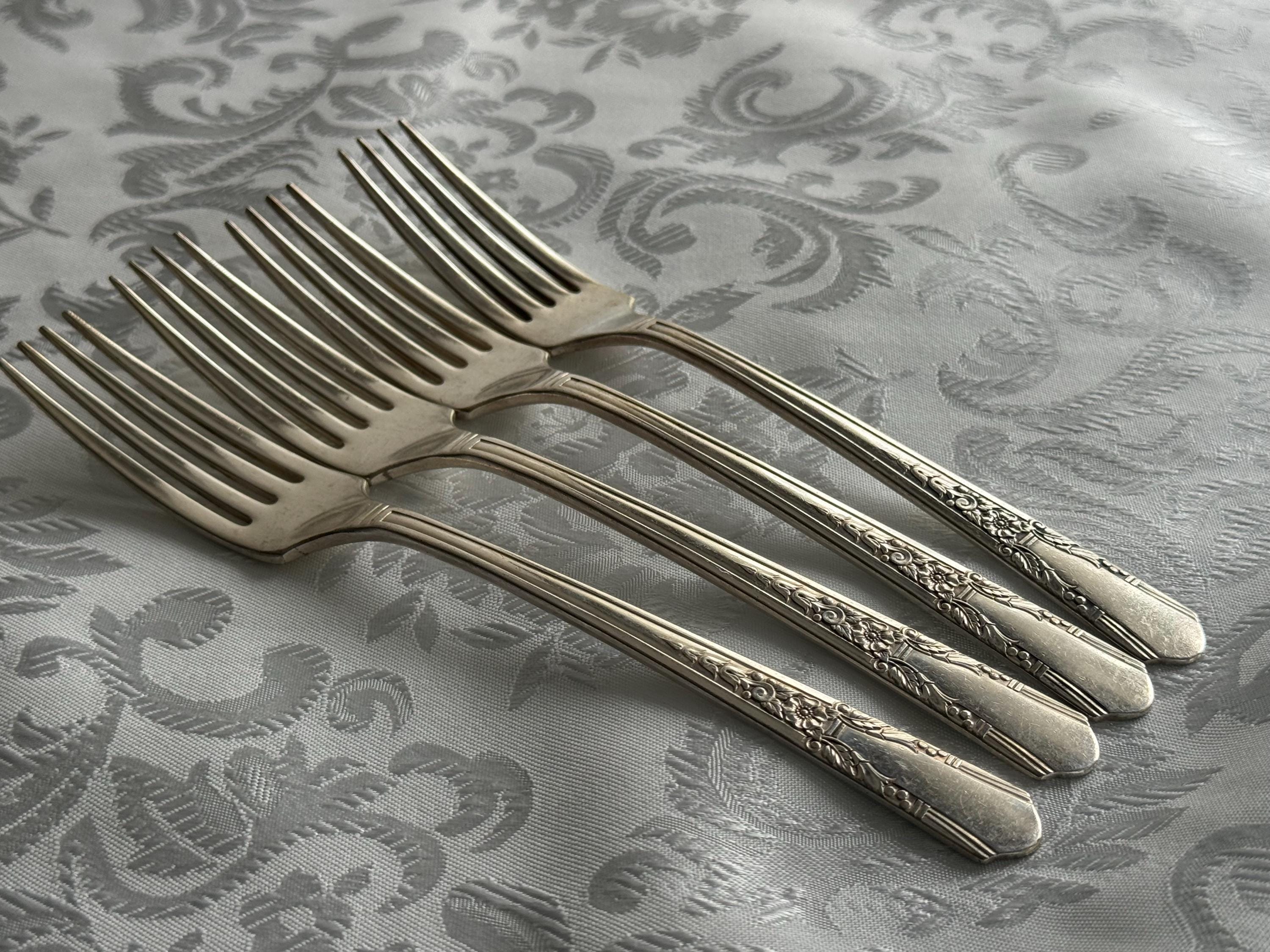 Vintage Jasmine (Silverplate, 1939) by ONEIDA SILVER – Set of 4 Dinner Forks, front view