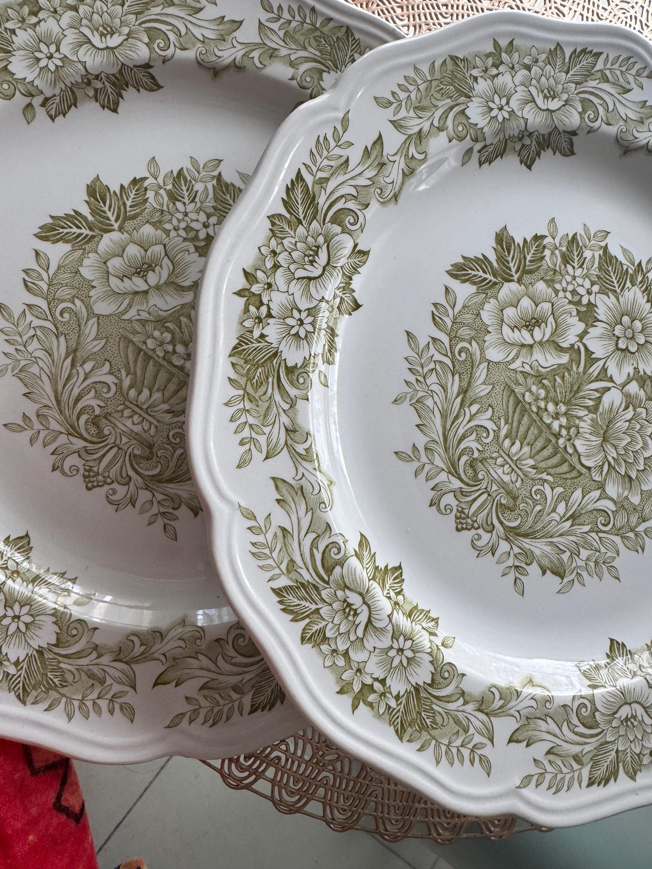 Vintage J&G Meakin Staffordshire England “Brocade” Green Ironstone Dinner Plates 10.5”, front view