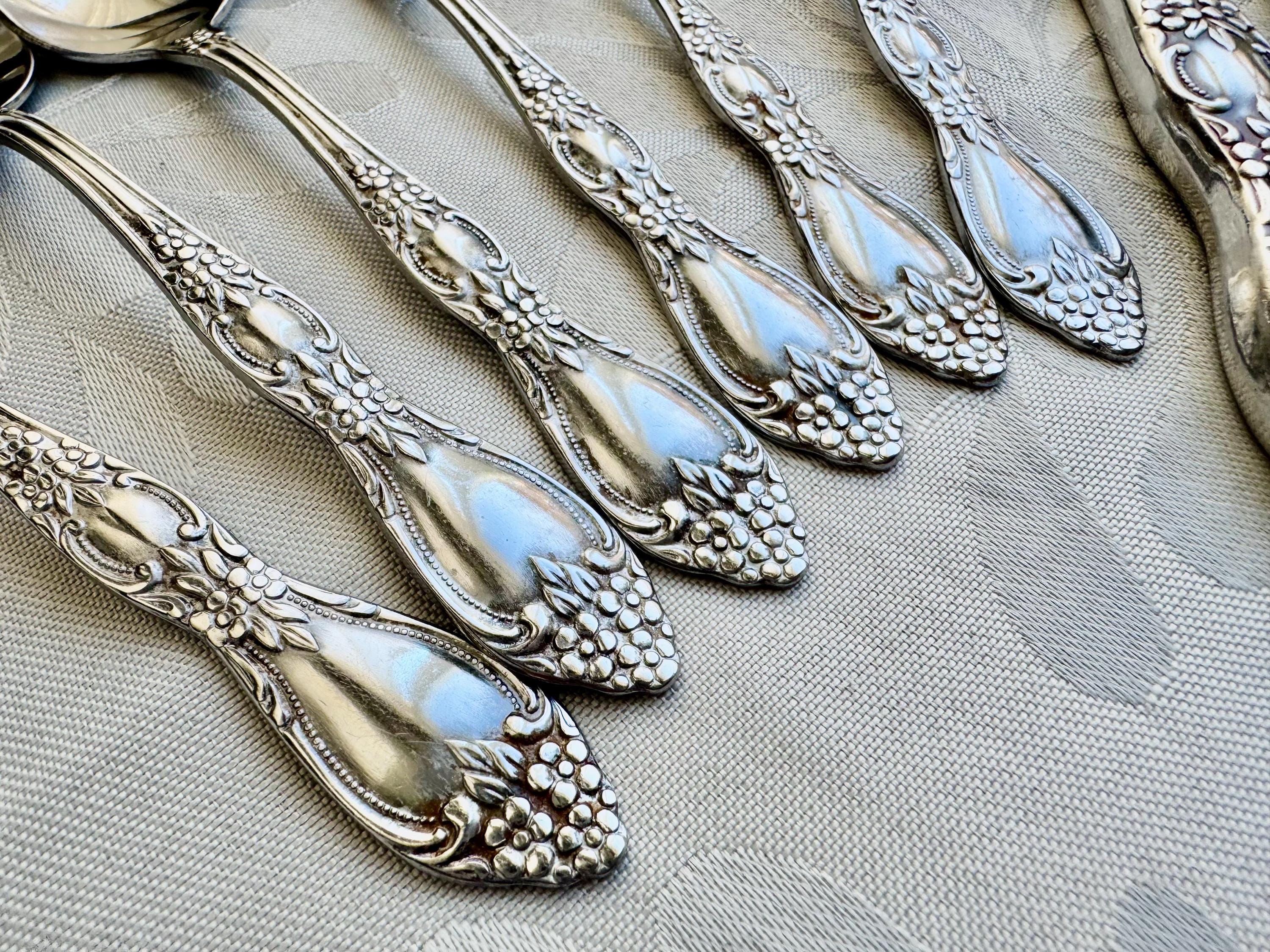 Vintage Oneida Huntington USA (Stainless 1977-1991) Flatware Set – Complete Set for 6 (36 items), front view