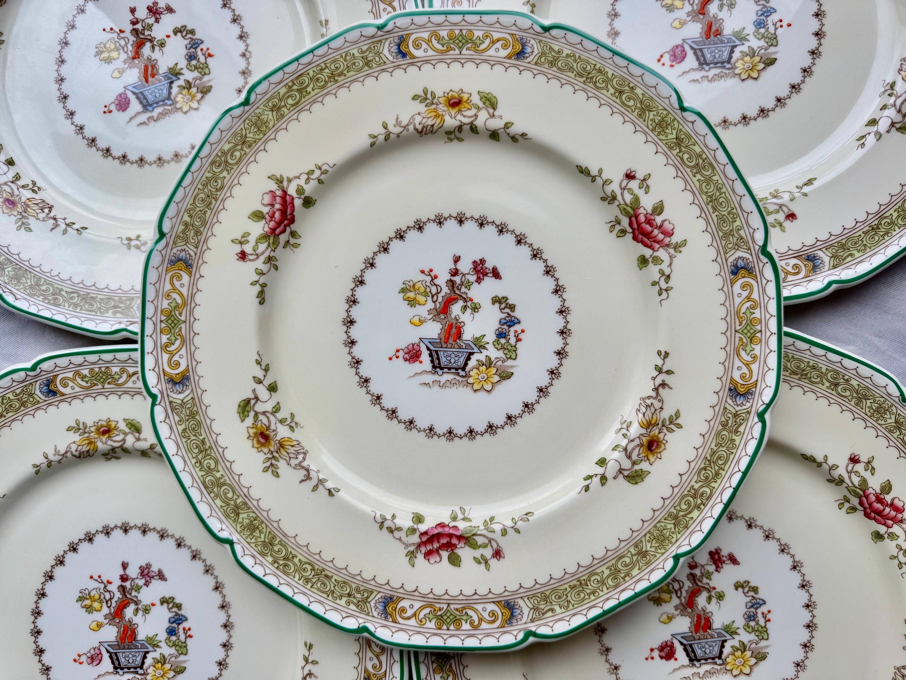 Vintage Royal Doulton “Lillian” Scalloped Dinner Plates 10.5” – Green Rim – 5 Plates Available, front view