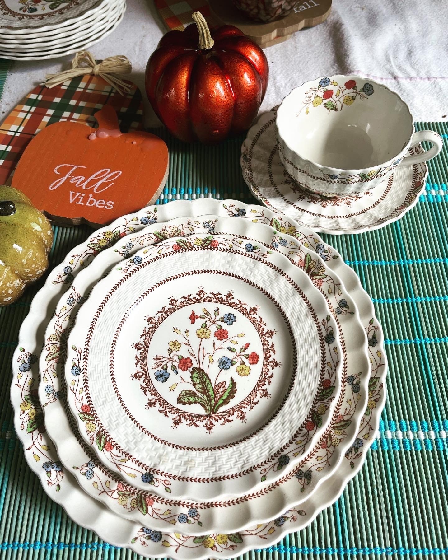 Vintage Spode England - Cowslip - Dinner Plates, front view