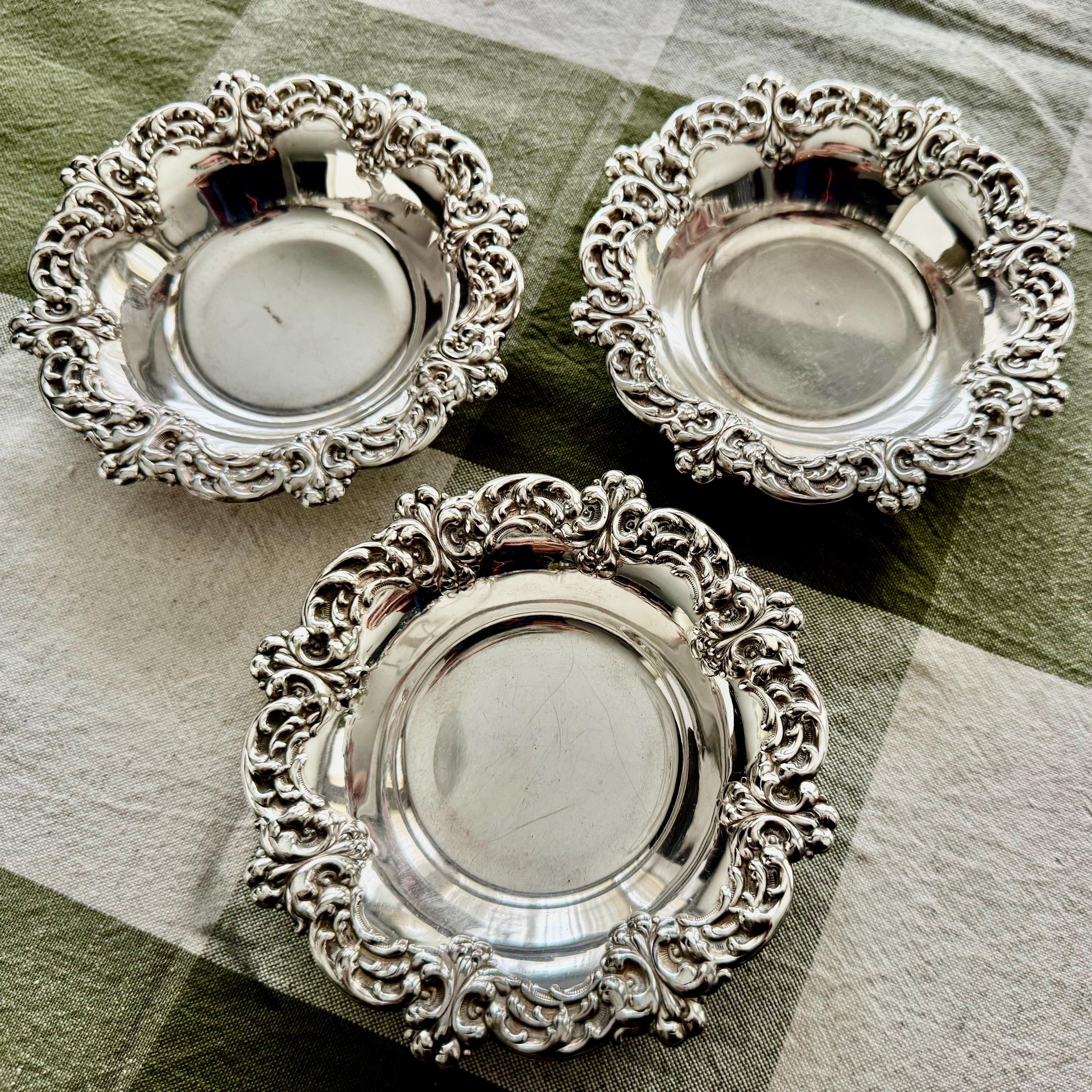 Vintage Viking Plate Silverplated Nut Dish – Rococo Revival Jewelry Tray, front view