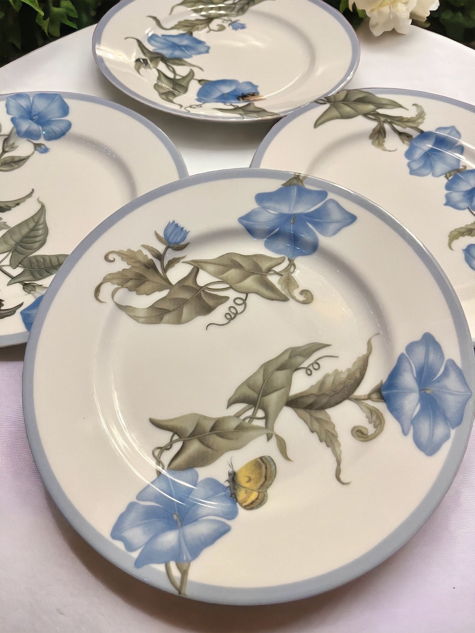 Williams-Sonoma - Set of 4 Salad Plates 8” Spring Blue Flowers & Bugs - Made in Japan, front view