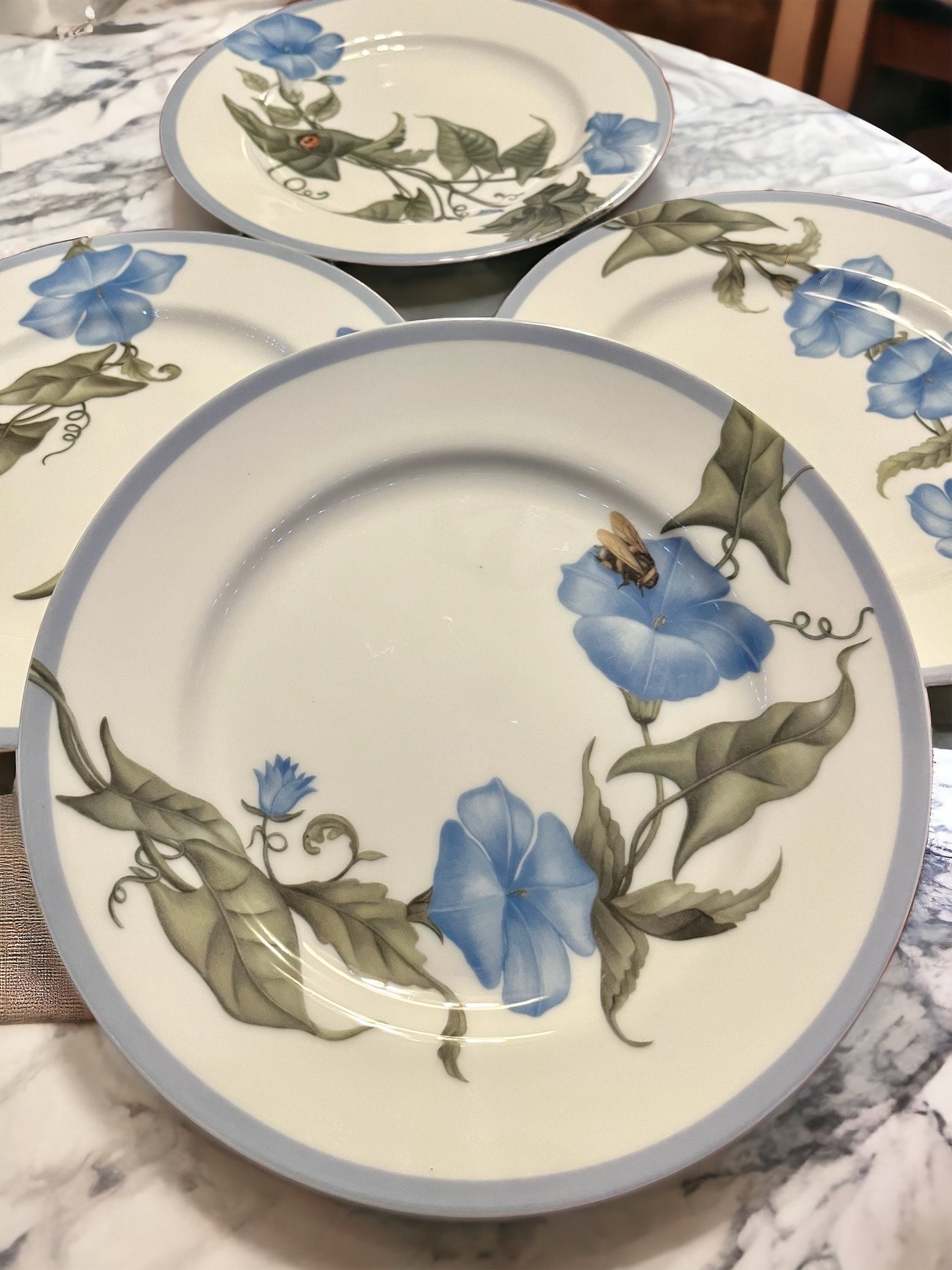 Williams-Sonoma - Set of 4 Salad Plates 8” Spring Blue Flowers & Bugs - Made in Japan, detail view 2