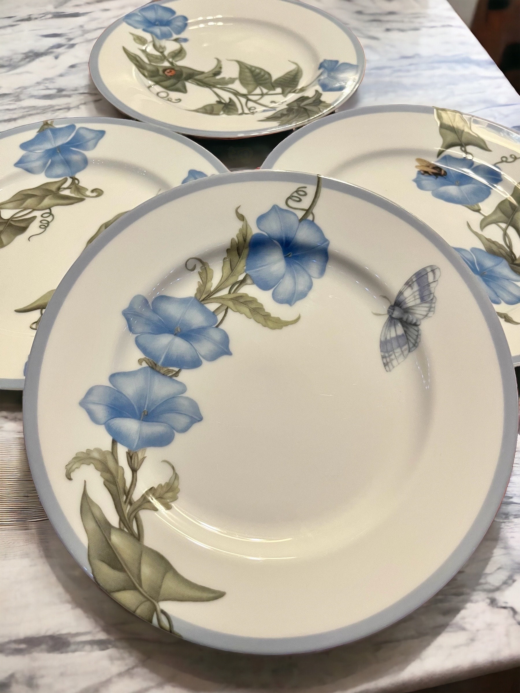 Williams-Sonoma - Set of 4 Salad Plates 8” Spring Blue Flowers & Bugs - Made in Japan, detail view 3