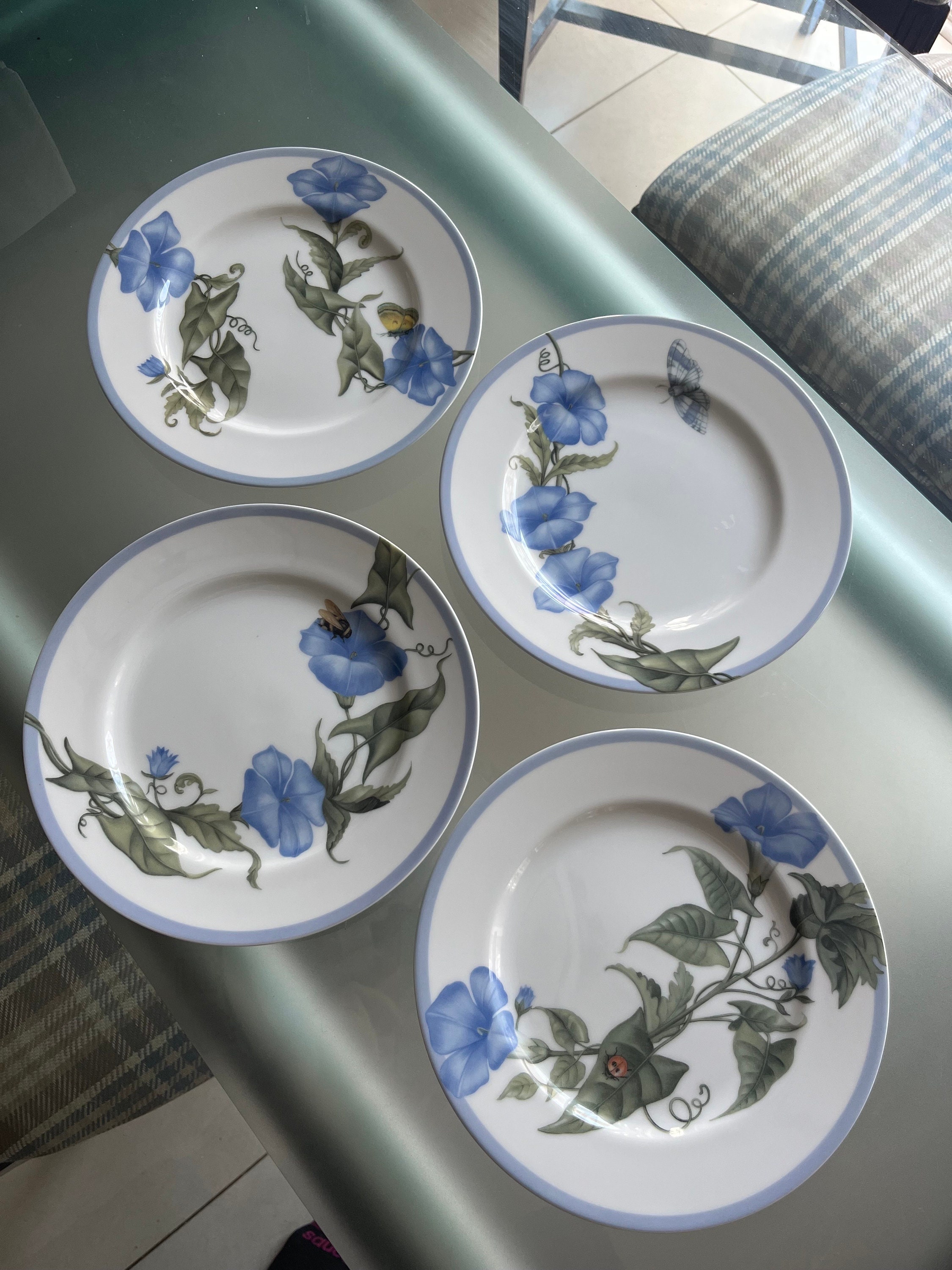 Williams-Sonoma - Set of 4 Salad Plates 8” Spring Blue Flowers & Bugs - Made in Japan, detail view 4